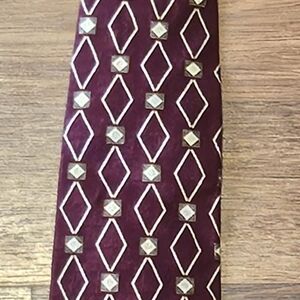 BILL BLASS mens neo 100% silk Made In Costa Rica tie SIZE 56x4 COLOR BURGUNDY T7